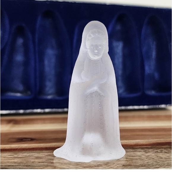 Vintage 70’s Frosted white glass nativity scene in orig box! By Roman Innovation - Picture 4 of 16